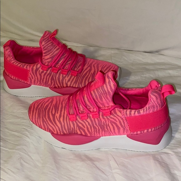 Brand new sneakers - Picture 1 of 4